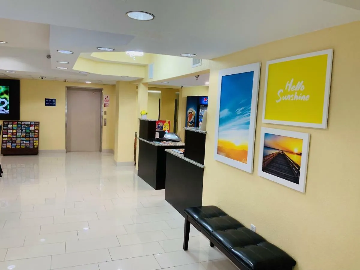 Days Inn & Suites By Wyndham Tampa/Raymond James Stadium Tampa