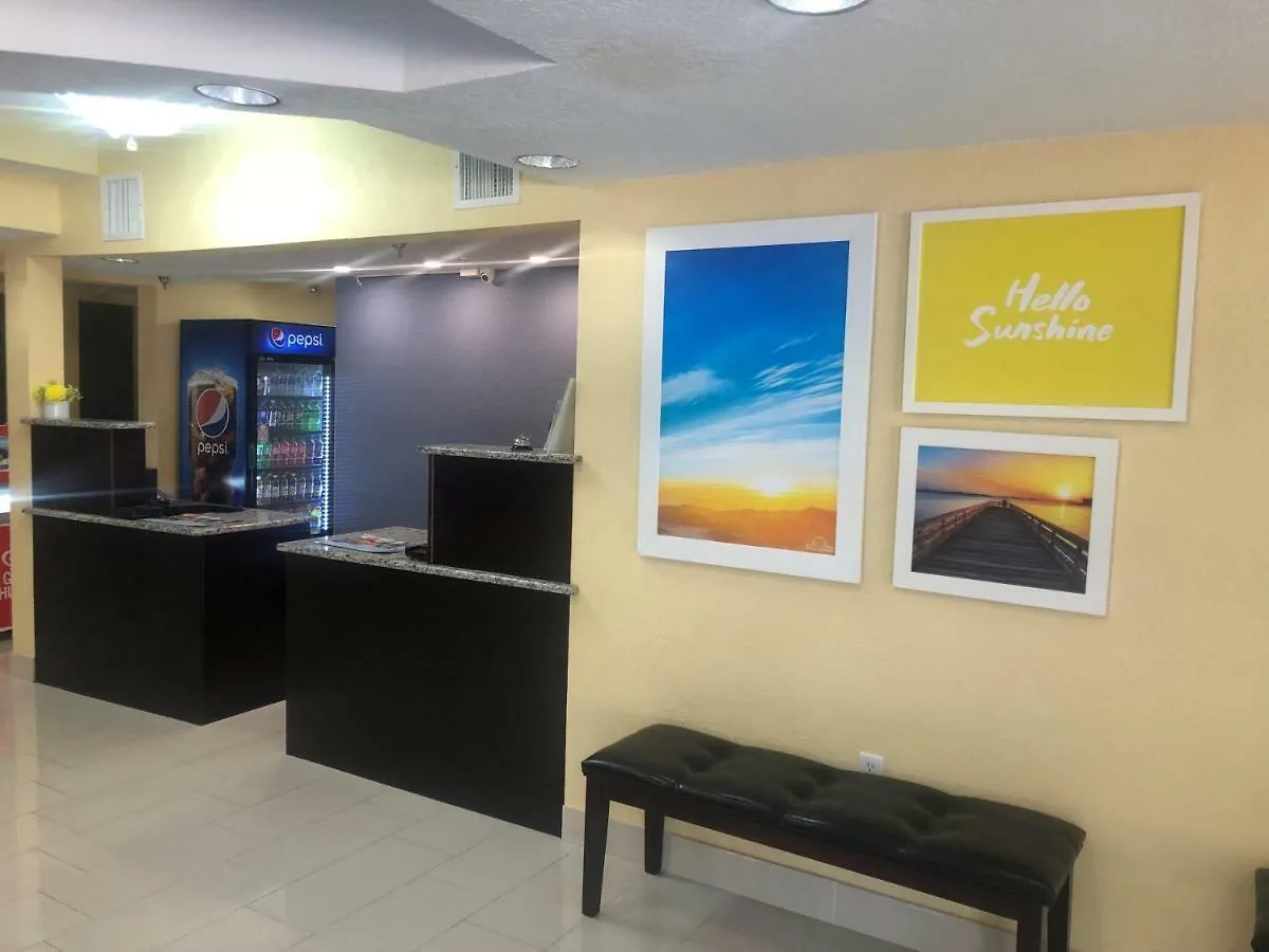 Days Inn & Suites By Wyndham Tampa/Raymond James Stadium Hotel