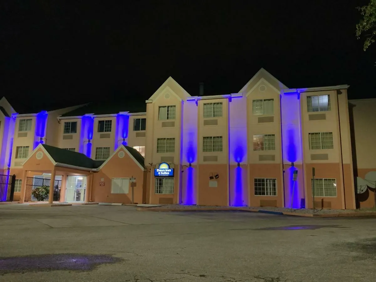 Hotel Days Inn & Suites By Wyndham Tampa/Raymond James Stadium