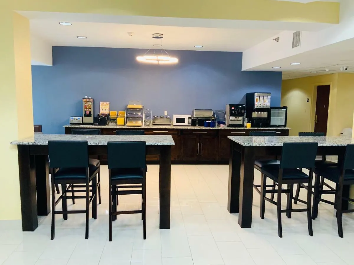 Hotel Days Inn & Suites By Wyndham Tampa/Raymond James Stadium