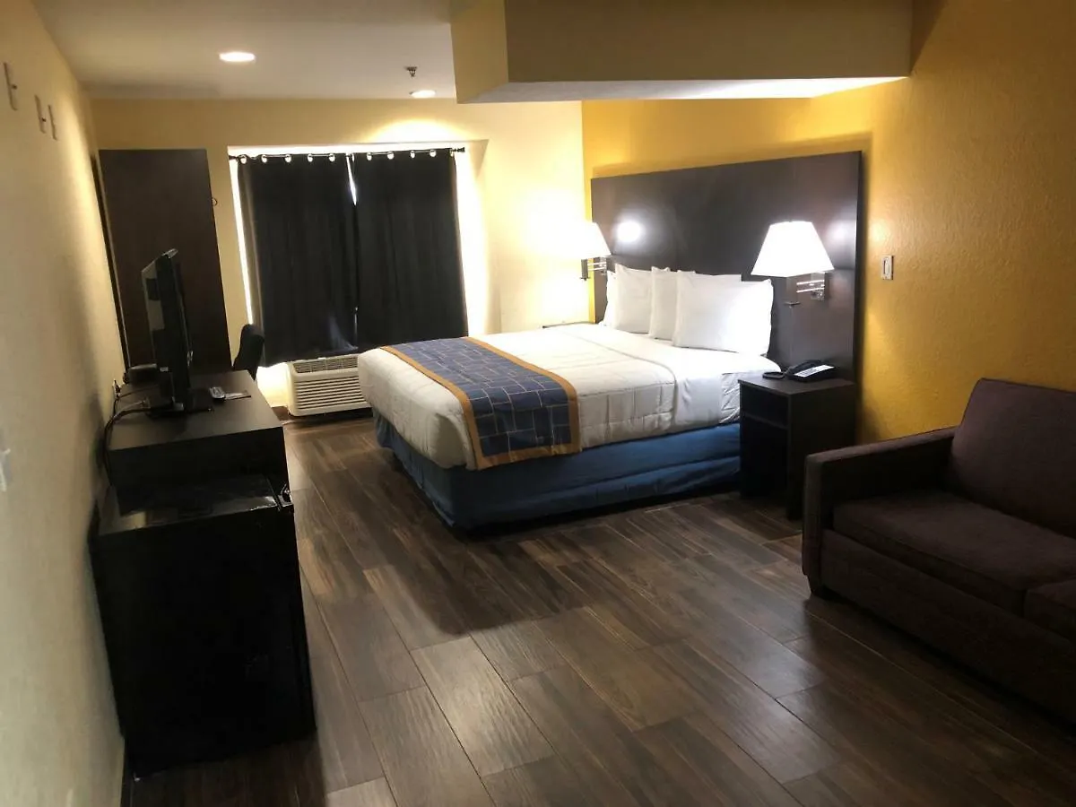 Days Inn & Suites By Wyndham Tampa/Raymond James Stadium Hotel Tampa