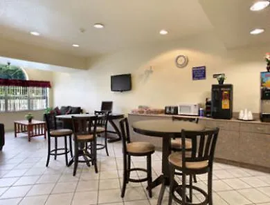 Days Inn & Suites By Wyndham Tampa/Raymond James Stadium USA
