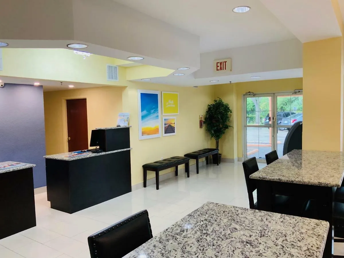 Hotel Days Inn & Suites By Wyndham Tampa/Raymond James Stadium