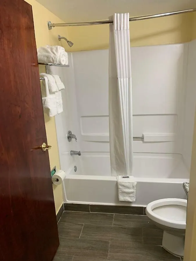 Days Inn & Suites By Wyndham Tampa/Raymond James Stadium 2*, Tampa