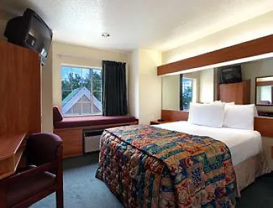 Days Inn & Suites By Wyndham Tampa/Raymond James Stadium 2*, Tampa United States