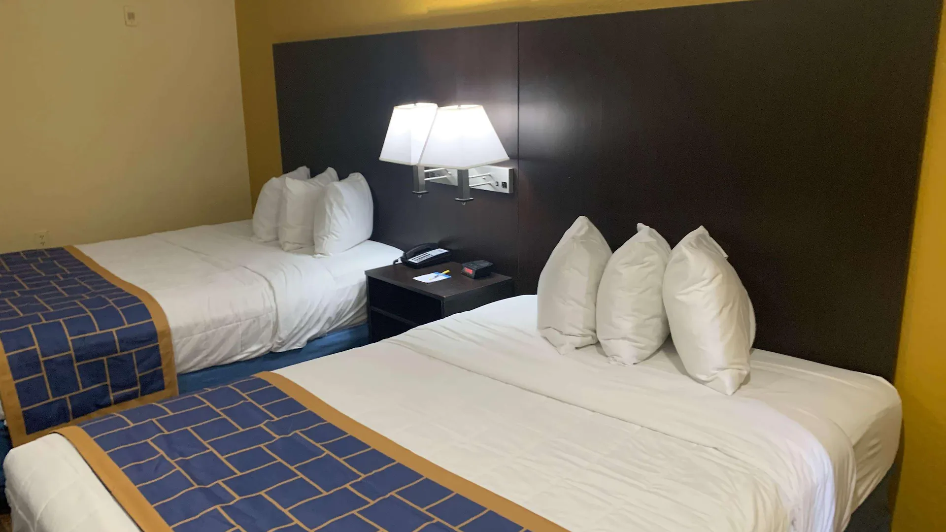 Days Inn & Suites By Wyndham Tampa/Raymond James Stadium Hotel Tampa