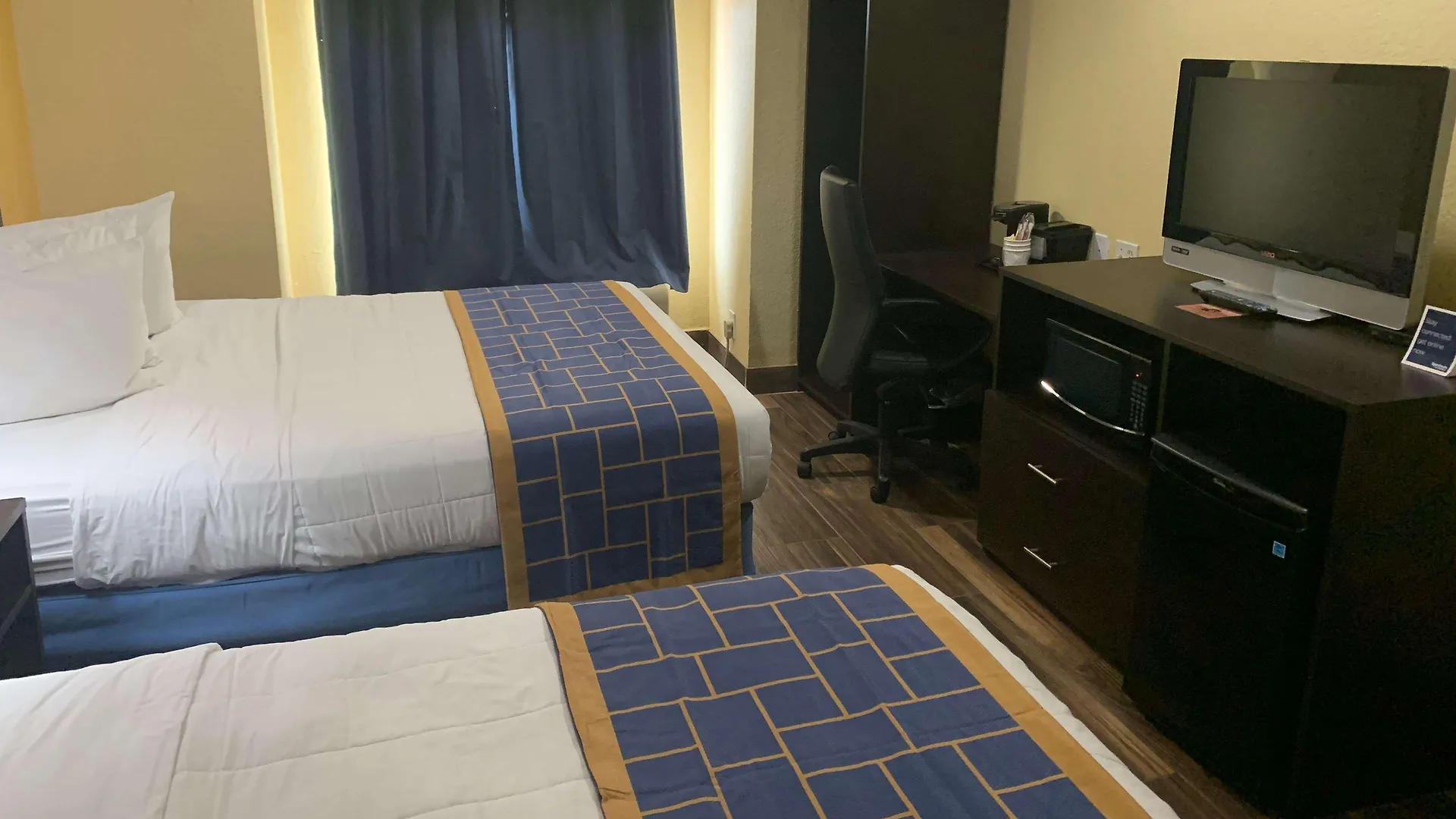 Days Inn & Suites By Wyndham Tampa/Raymond James Stadium Hotel