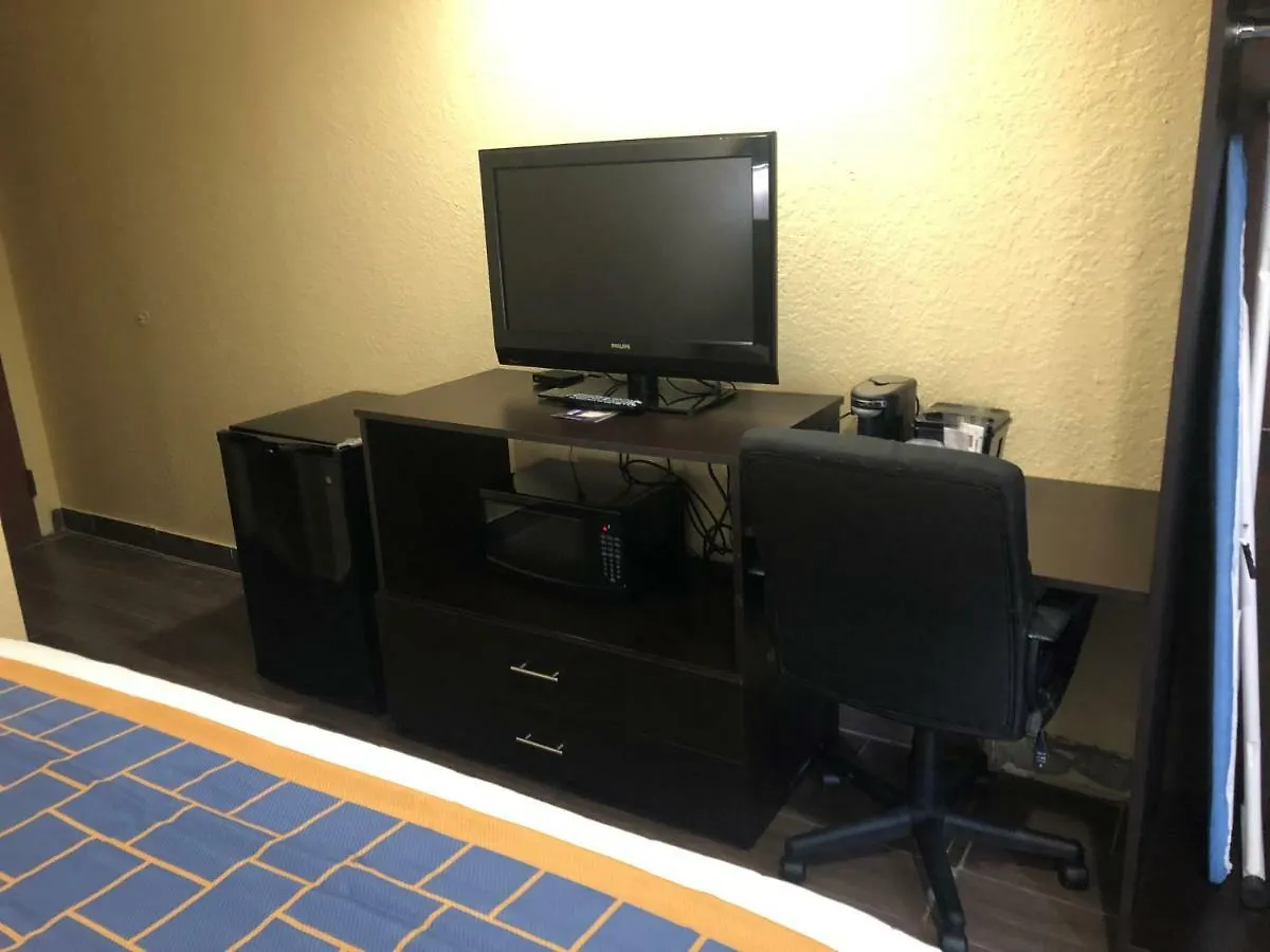 Days Inn & Suites By Wyndham Tampa/Raymond James Stadium Hotel Tampa