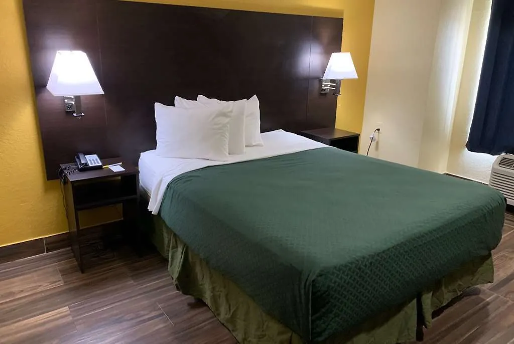 Hotel Days Inn & Suites By Wyndham Tampa/Raymond James Stadium