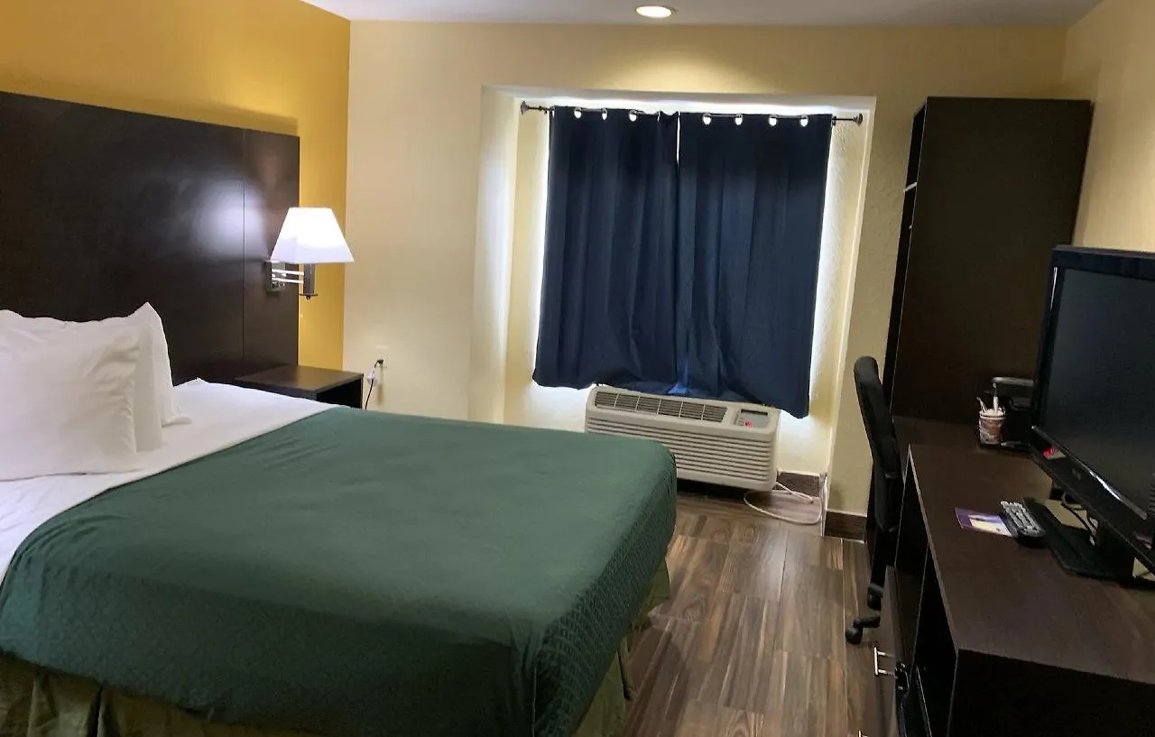 Days Inn & Suites By Wyndham Tampa/Raymond James Stadium Tampa